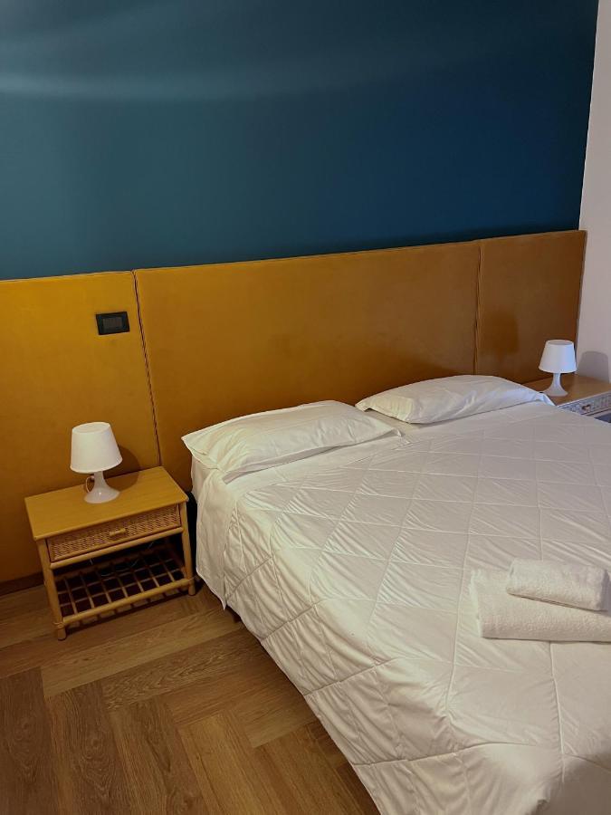 Front Lake Apartment Bardolino Luaran gambar