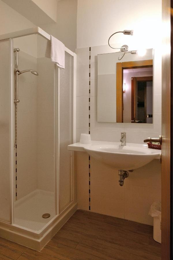 Front Lake Apartment Bardolino Luaran gambar