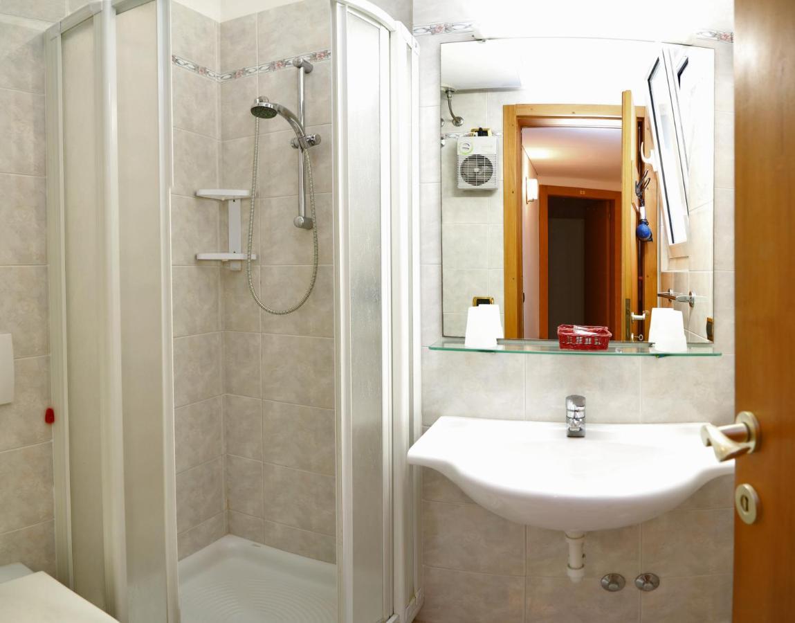 Front Lake Apartment Bardolino Luaran gambar