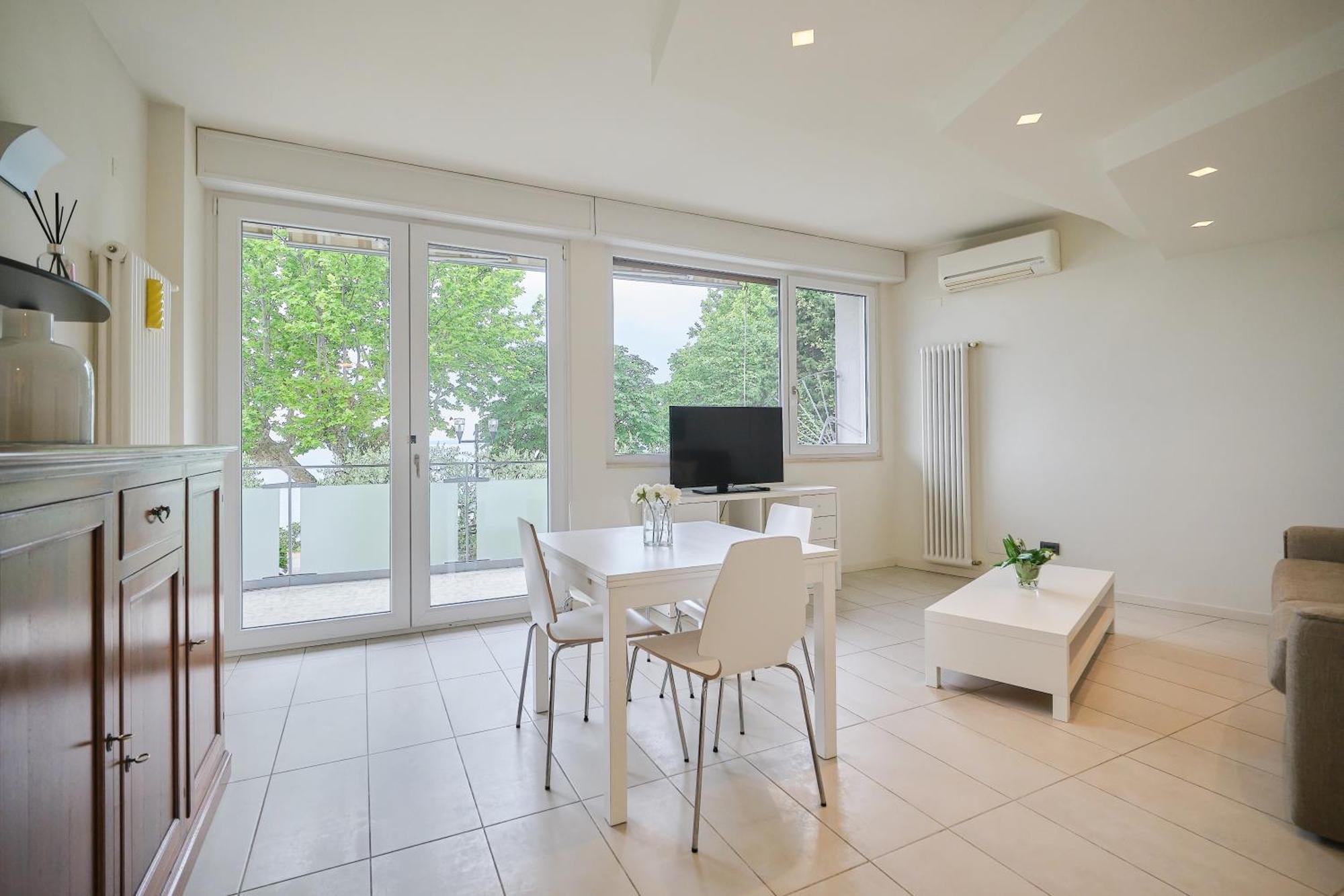 Front Lake Apartment Bardolino Luaran gambar