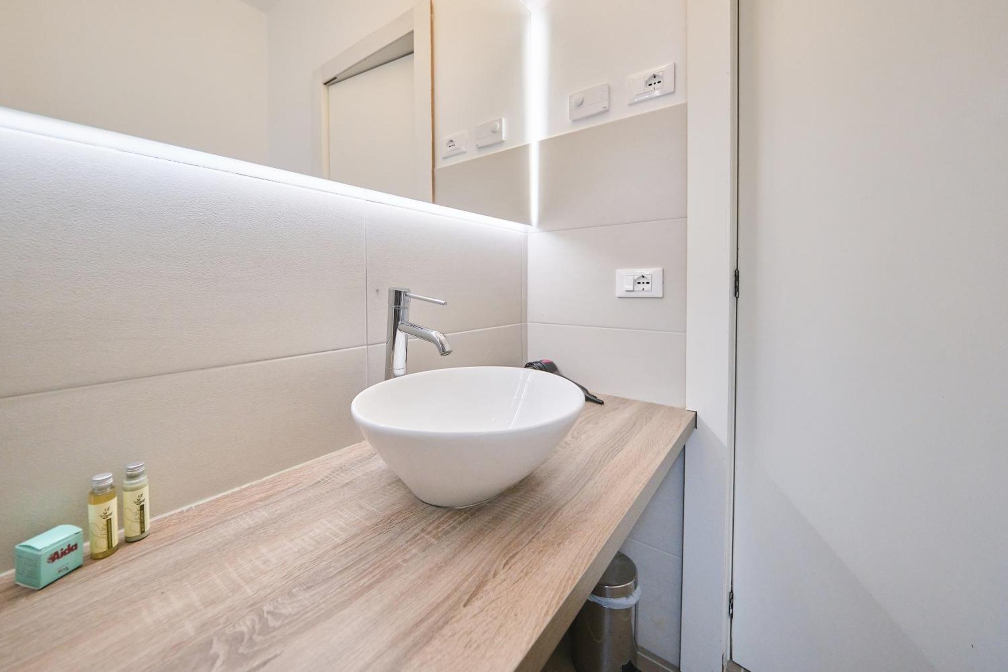 Front Lake Apartment Bardolino Luaran gambar