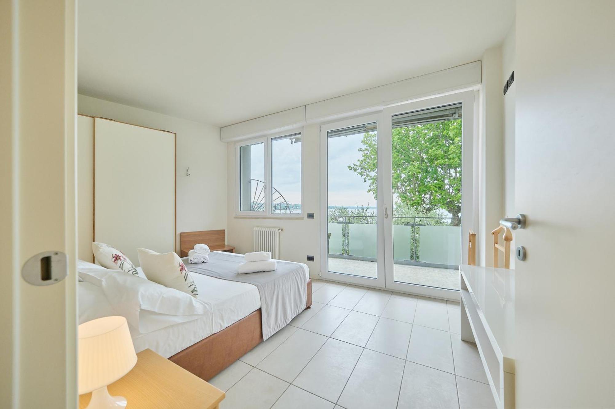 Front Lake Apartment Bardolino Luaran gambar