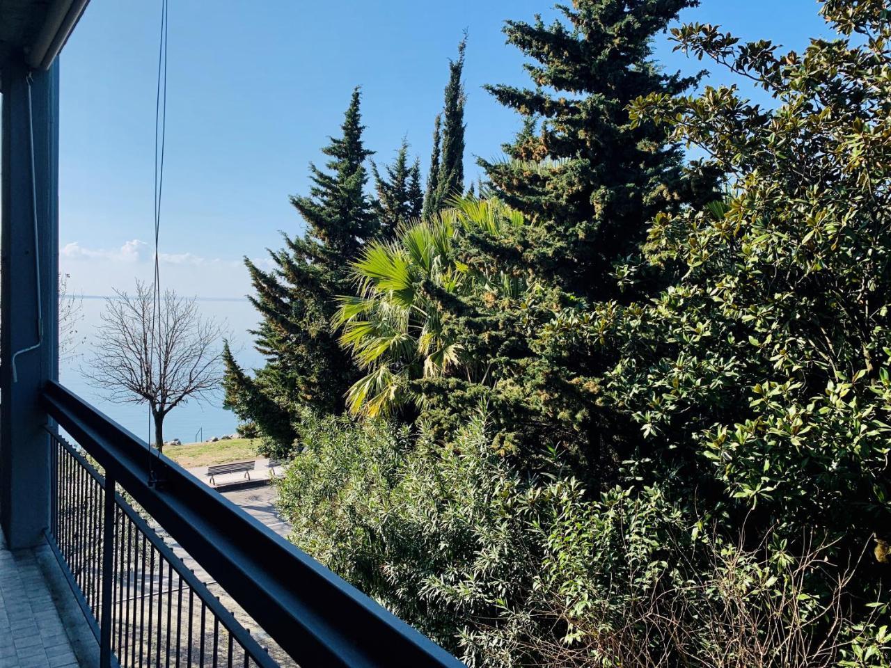 Front Lake Apartment Bardolino Luaran gambar