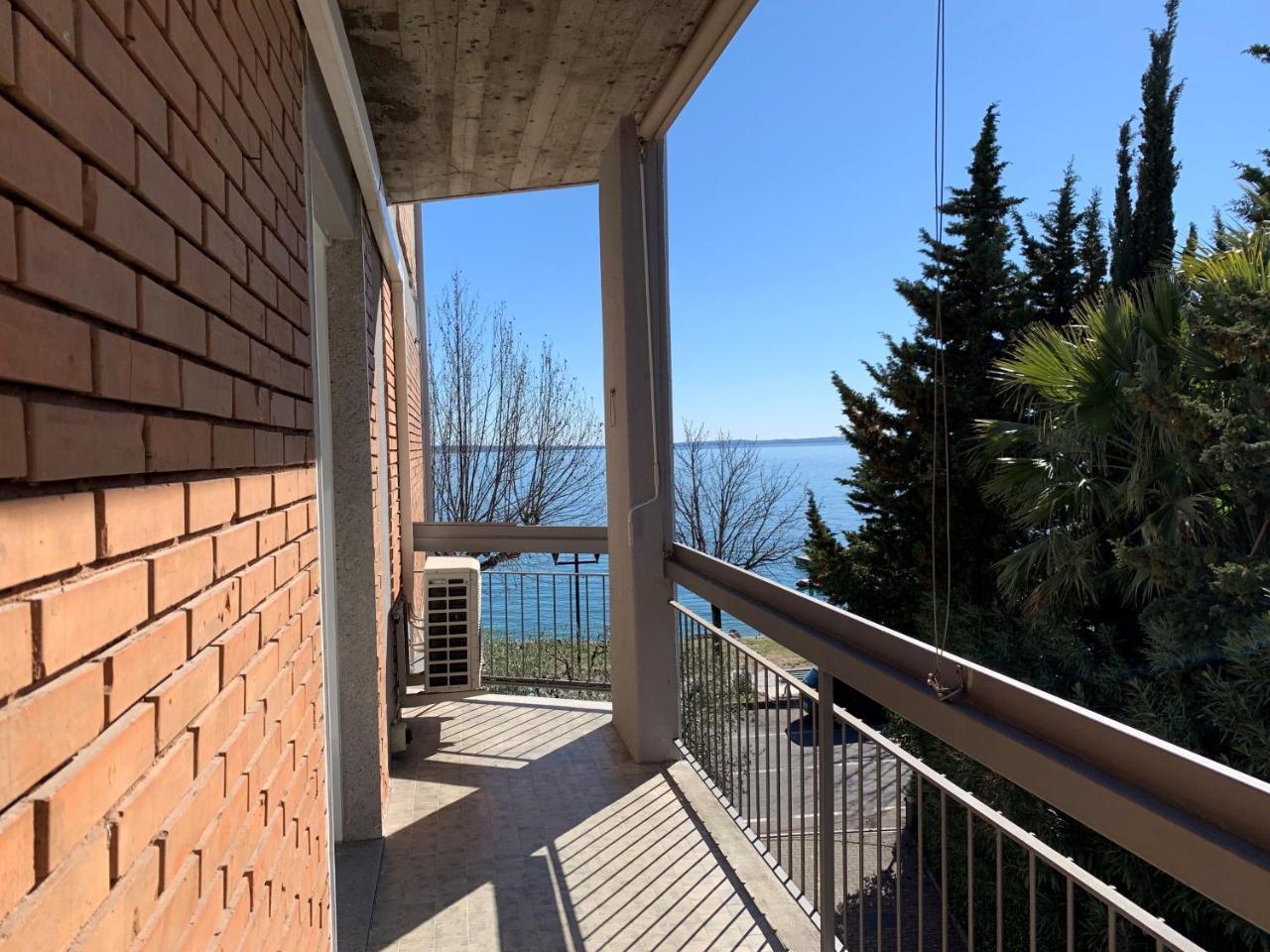 Front Lake Apartment Bardolino Luaran gambar